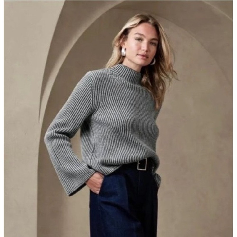 Banana Republic Extra Fine Merino Wool Ribbed Mock Neck Sweater Size Medium